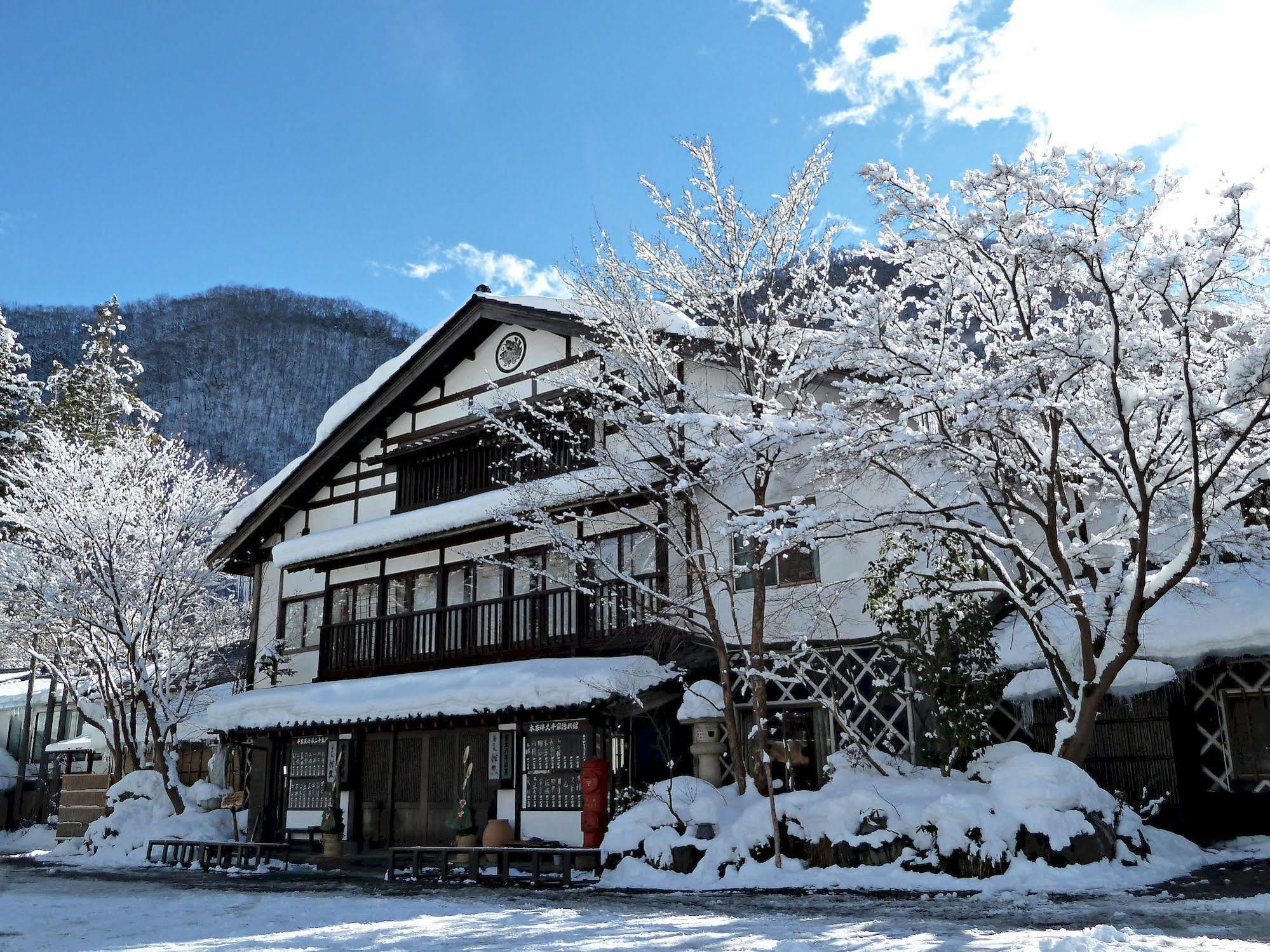 Honke Bankyu Hotel Nikko Exterior photo